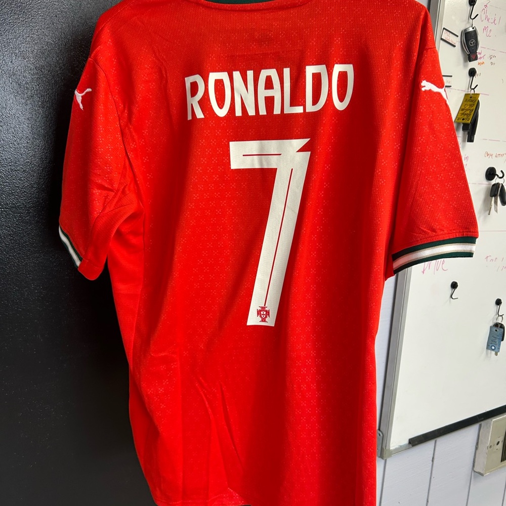 Puma Portugal Cristiano Ronaldo jersey - Picture 3 of 7